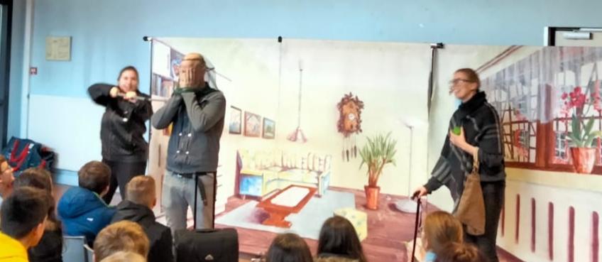 Théâtre En Allemand Avec La Compagnie Ma Langue Au Chat Collège Saint Jean Bosco 3741